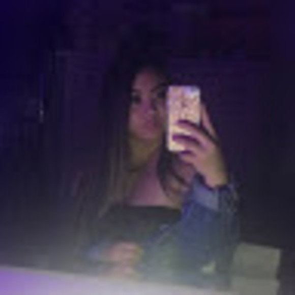 Meet your Posher, Andrea - Picture 1 of 1